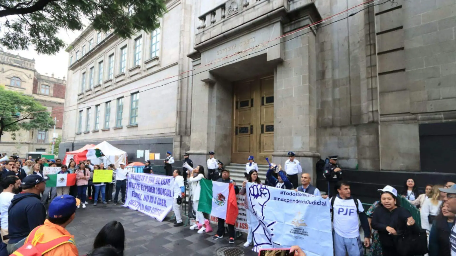 Trabajadores cierran SCJN_protesta reforma judicial_03